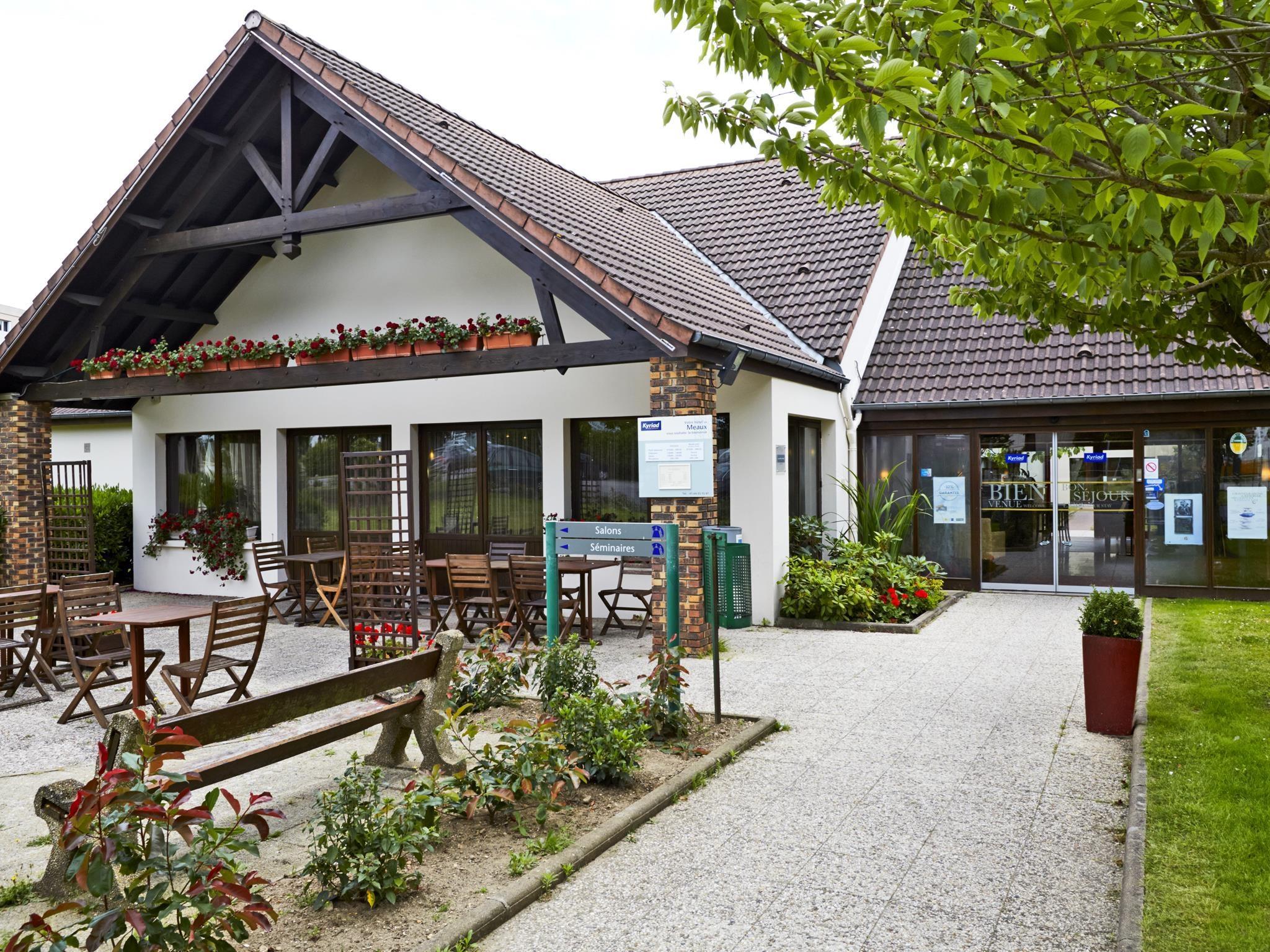 Kyriad Hotel Meaux Exterior photo
