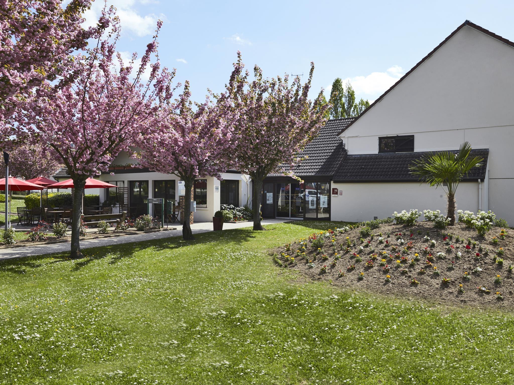 Kyriad Hotel Meaux Exterior photo